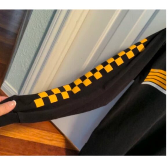 Vans Tee for Young Men-Size Medium Pre-owned - Picture 3 of 4